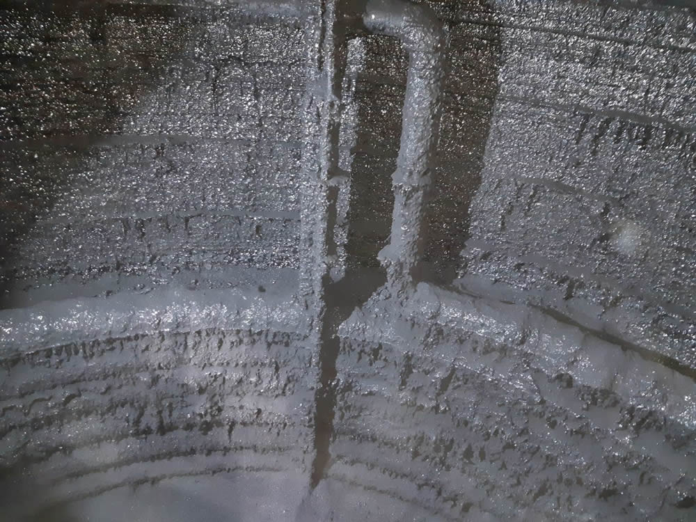 Bitumen tank - before cleaning